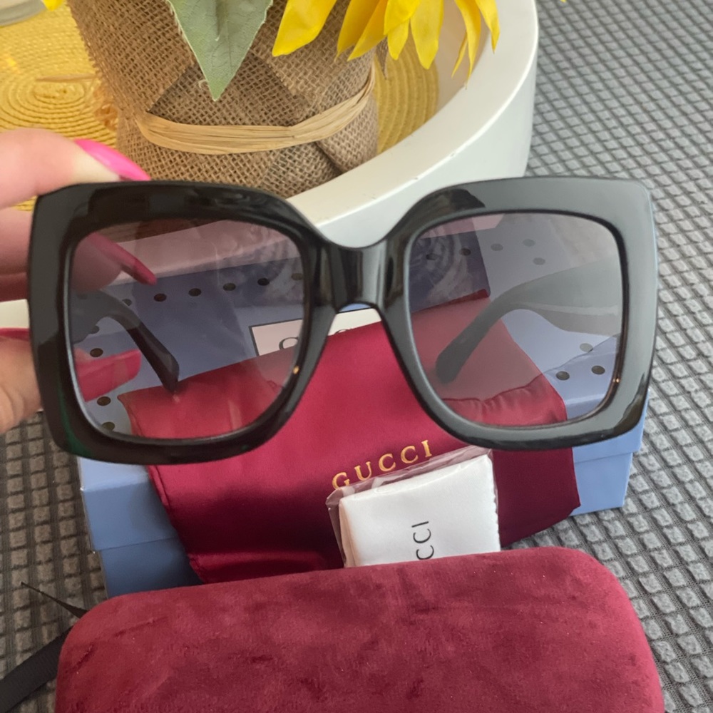 GG sunglasses 😎